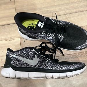 Nike free run black grey tennis shoes size 5.5 light weight running shoe